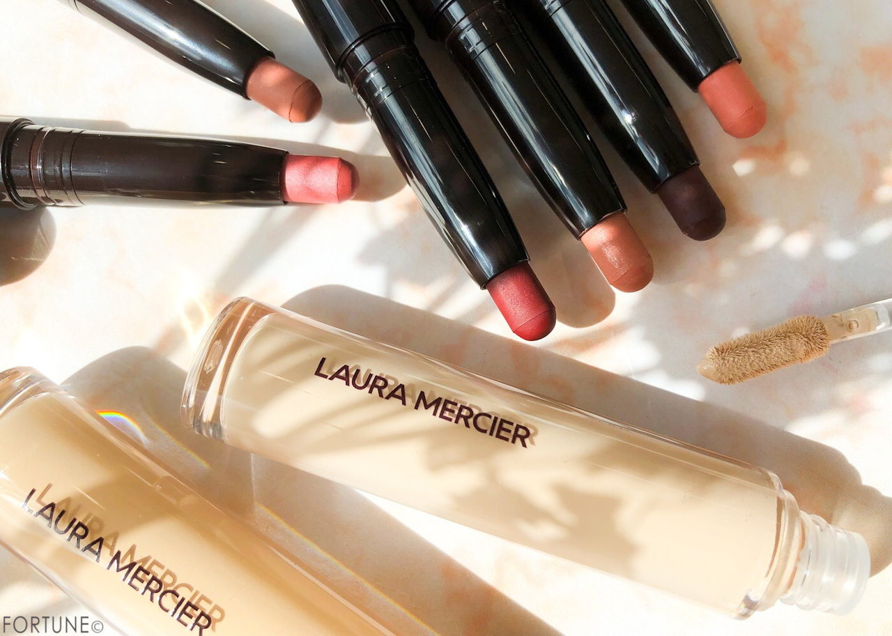 画像：ローラ メルシエ秋新作「ヴェロア エクストリーム マット リップスティック」「フローレス フュージョン ウルトラ ロングウェア コンシーラー」