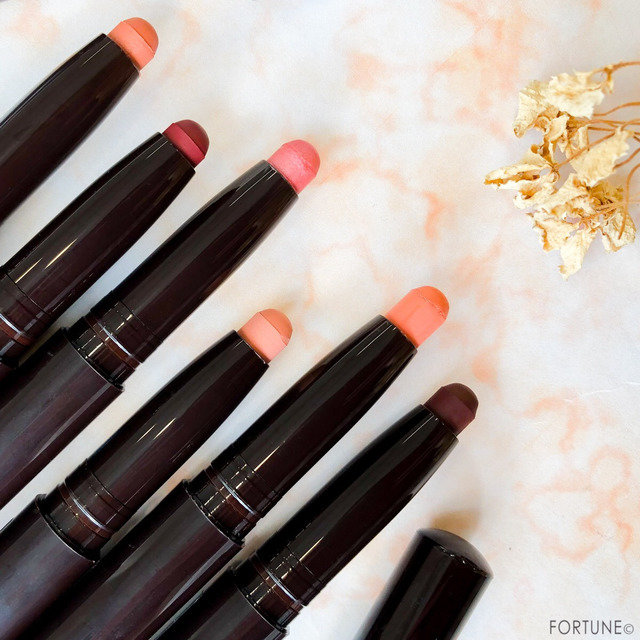 コスメカレンダー：ローラ メルシエ「ヴェロア エクストリーム マット リップスティック」