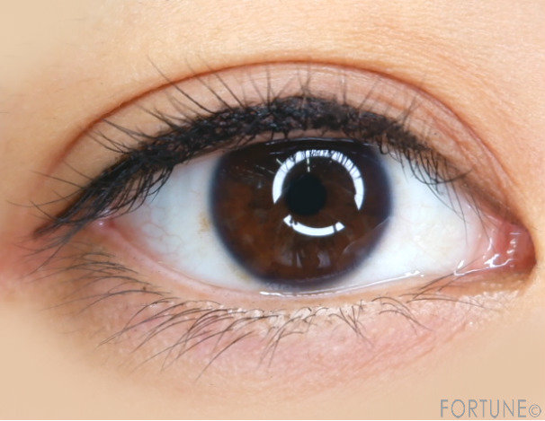 画像：アテニア（Attenir）　リフトアップアイメイク　2019秋新作　ペンシル アイライナー　使用感