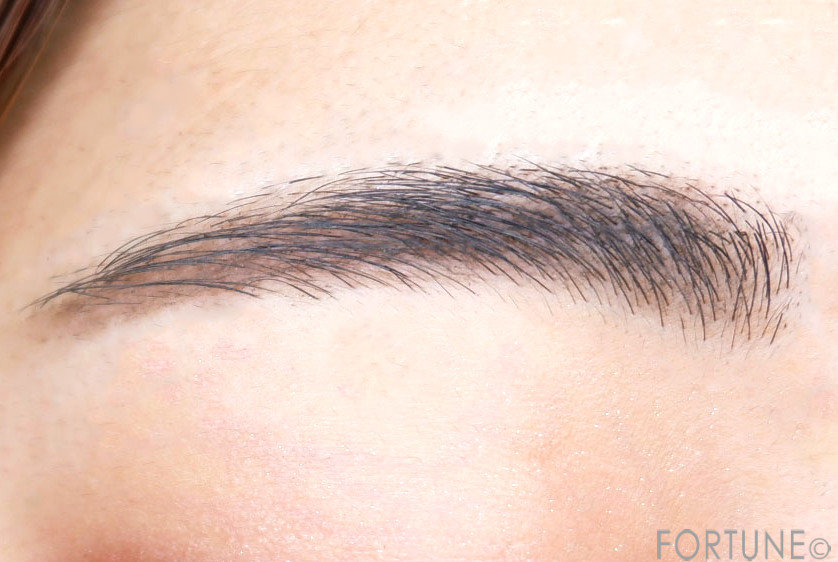 画像：アテニア（Attenir）　リフトアップアイメイク　2019秋新作　ペンシル アイブロウ 使用感