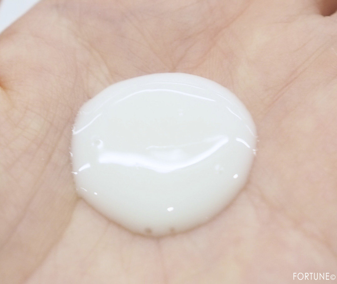 画像：SENSAI「センサイ AS フルイド」質感