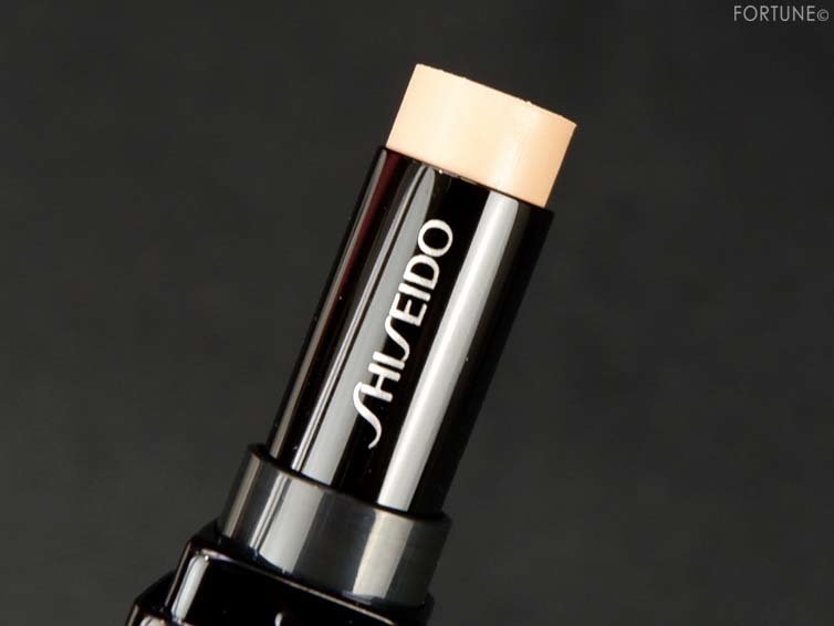 画像：SHISEIDO 新ベースメイク「シンクロスキン コレクティング ジェルスティック コンシーラー」