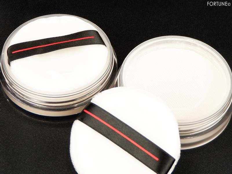 画像：SHISEIDO 新ベースメイク「シンクロスキン インビジブル シルク ルースパウダー」