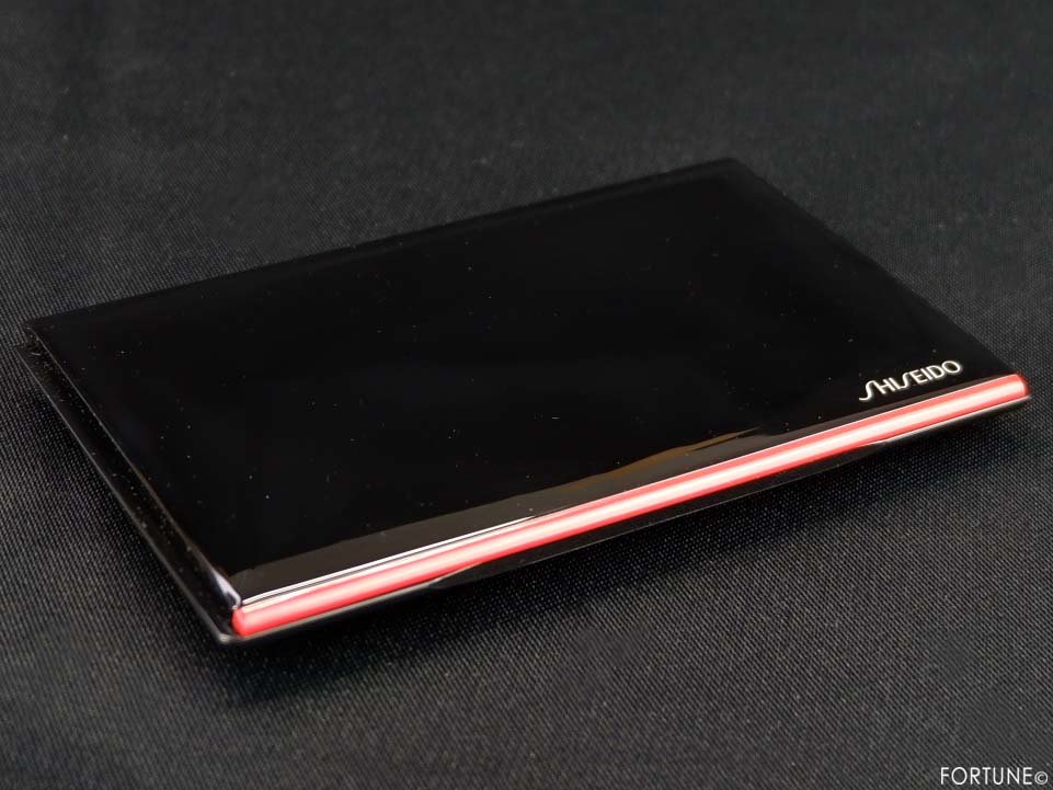 画像：SHISEIDO 新ベースメイク 「シンクロスキン インビジブル シルク プレストパウダー」