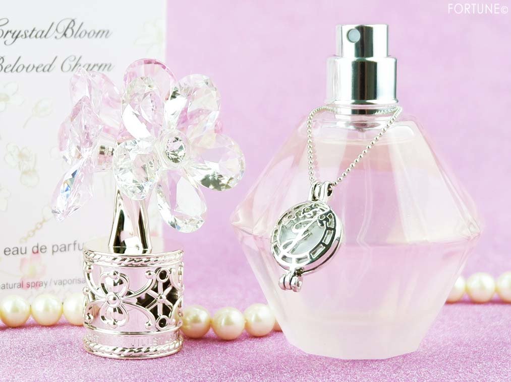 画像：ジルスチュアート「クリスタルブルーム ビーラブドチャーム オードパルファン」