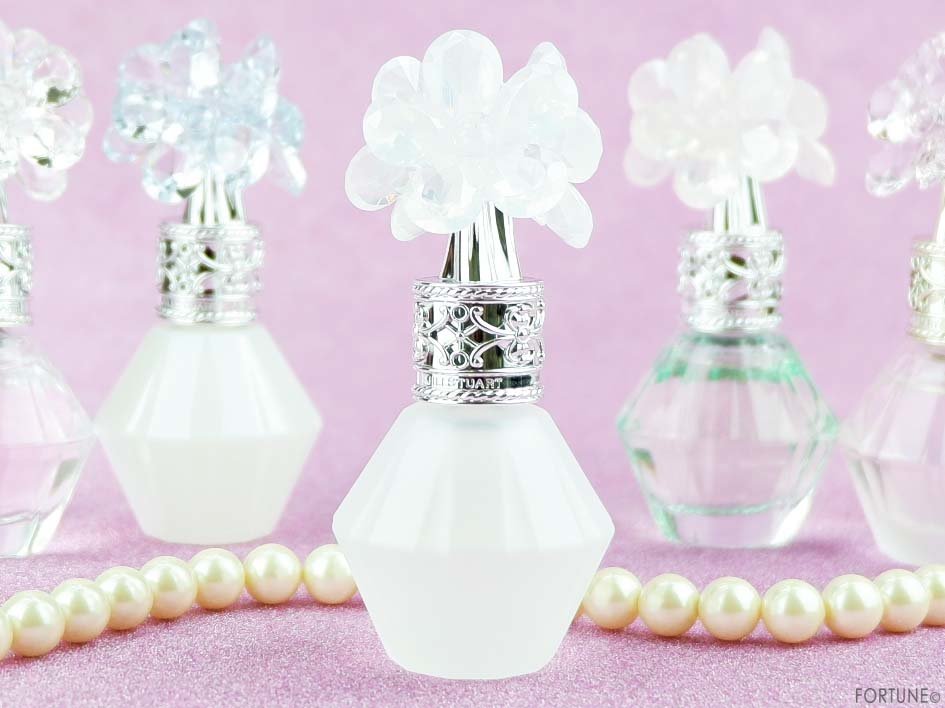 画像：ジルスチュアート 「クリスタルブルーム スノー オードパルファン」