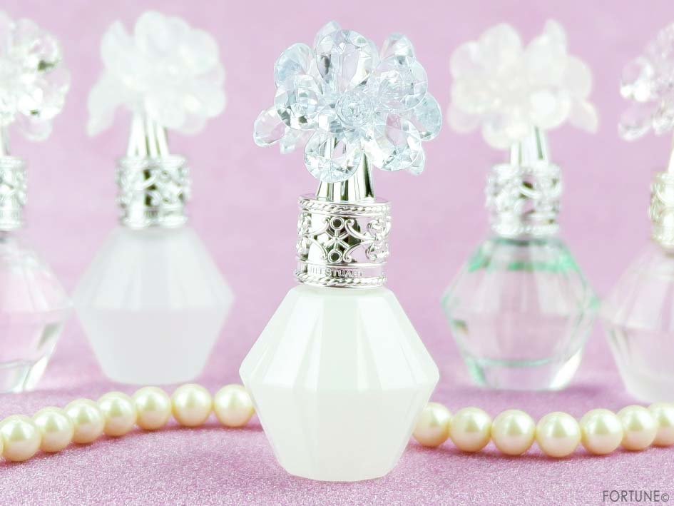 画像：ジルスチュアート「クリスタルブルーム サムシングピュアブルー オードパルファン」