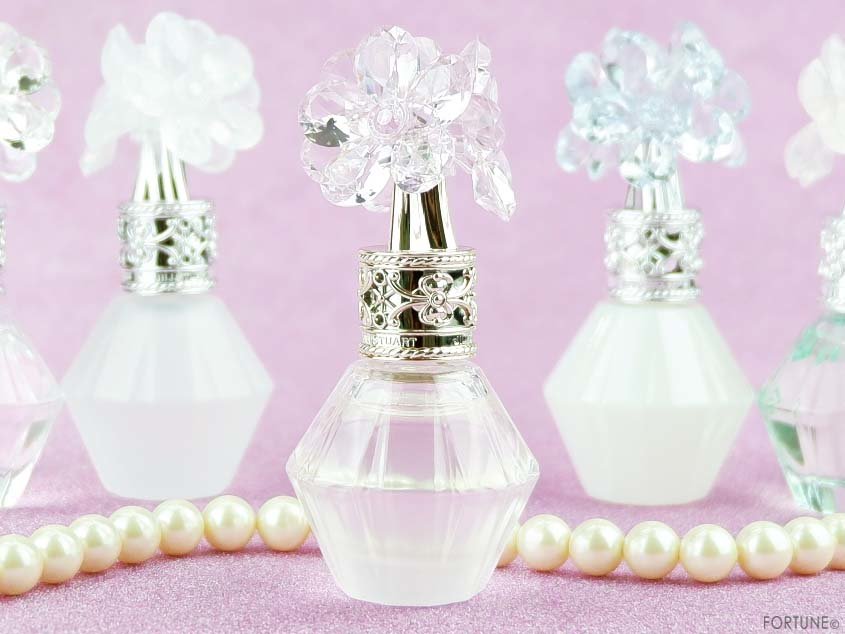 画像：ジルスチュアート「クリスタルブルーム ビーラブドチャーム オードパルファン」