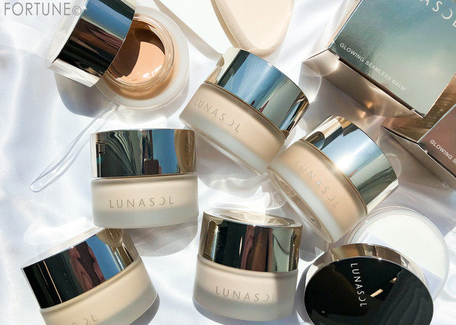 コスメカレンダー：ルナソル「グロウイングシームレスバーム」「ファンデーションスポンジ」「エアリールーセントパウダー」