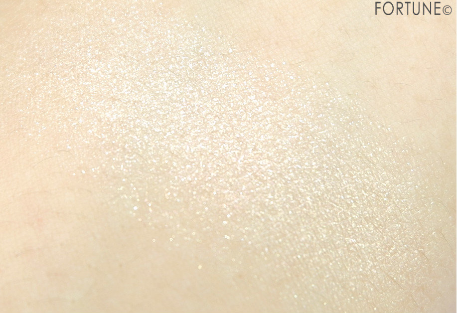 画像：エクセル2019秋新作「イルミクチュールシャドウ」