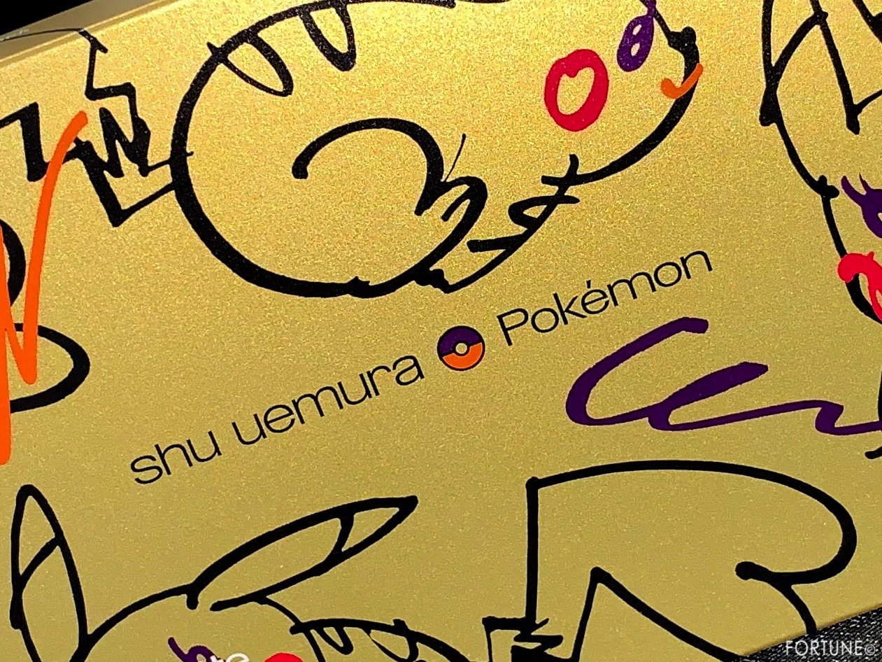 画像：《シュウ ウエムラ×ポケモン》2019クリスマス ホリデーコレクション「ピカシュウ アイ パレット サンダー ショック」