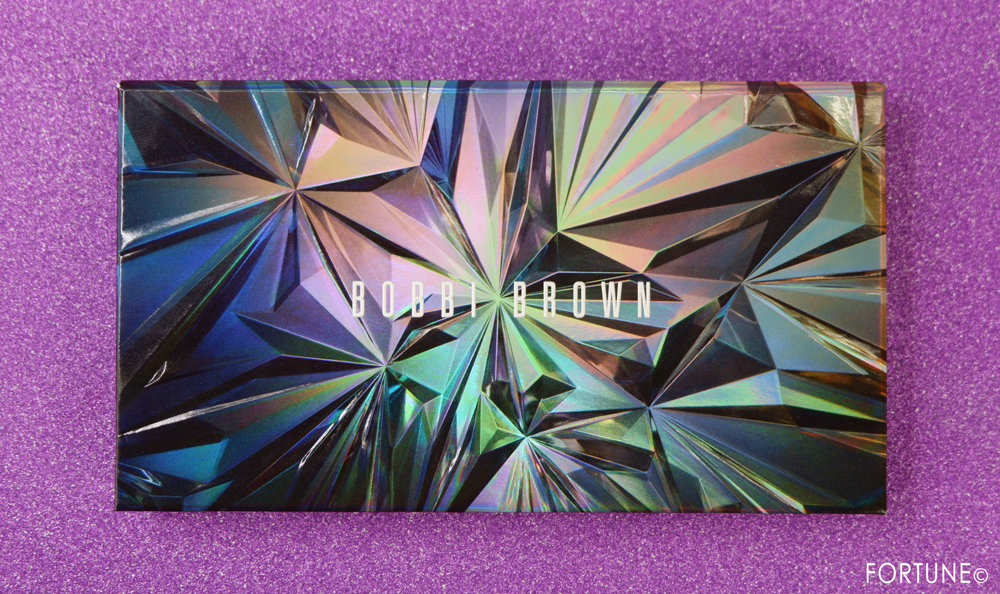 画像：ボビイ ブラウン2019クリスマスコフレ「スモーク ＆ メタルズ アイシャドウ パレット」