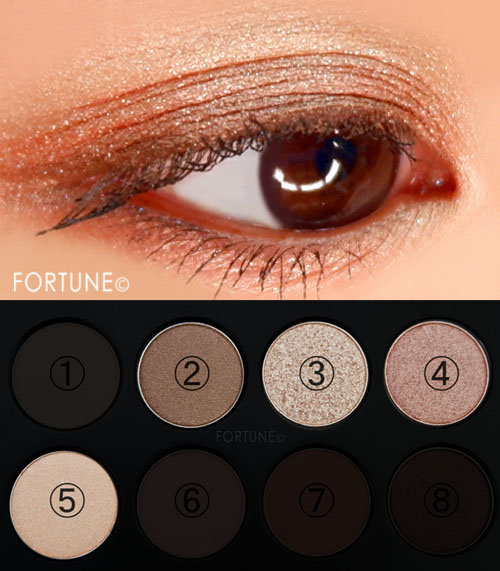 画像：ボビイ ブラウン2019クリスマスコフレ「ラブ イン ザ アフタヌーン アイシャドウ パレット」