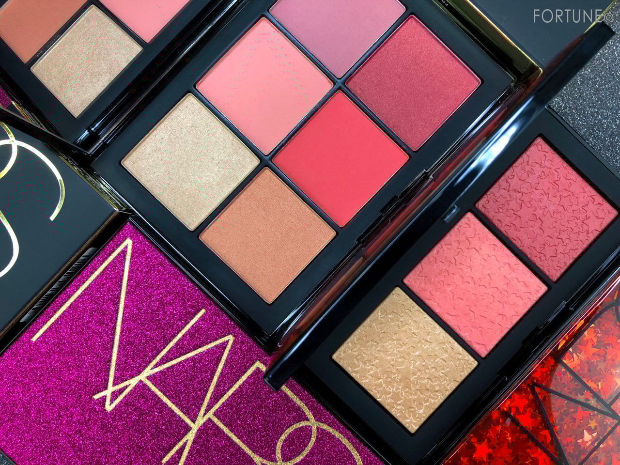 画像：NARS 2019クリスマスコフレ「スターシーン チークパレット」「フリーラバー チークパレット」