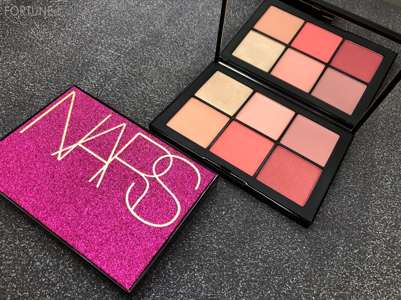 画像：NARS 2019クリスマスコフレ「フリーラバー チークパレット」