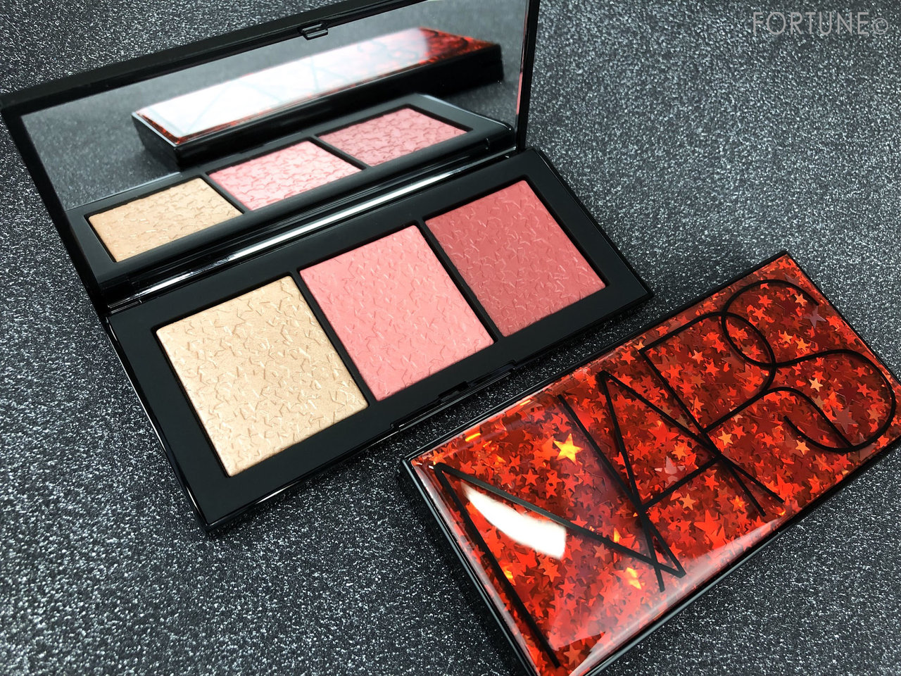 画像：NARS 2019クリスマスコフレ「スターシーン チークパレット」