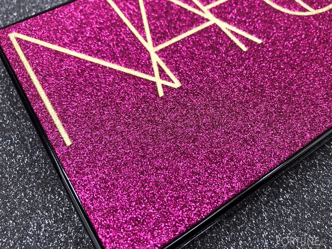 画像：NARS 2019クリスマスコフレ「フリーラバー チークパレット」