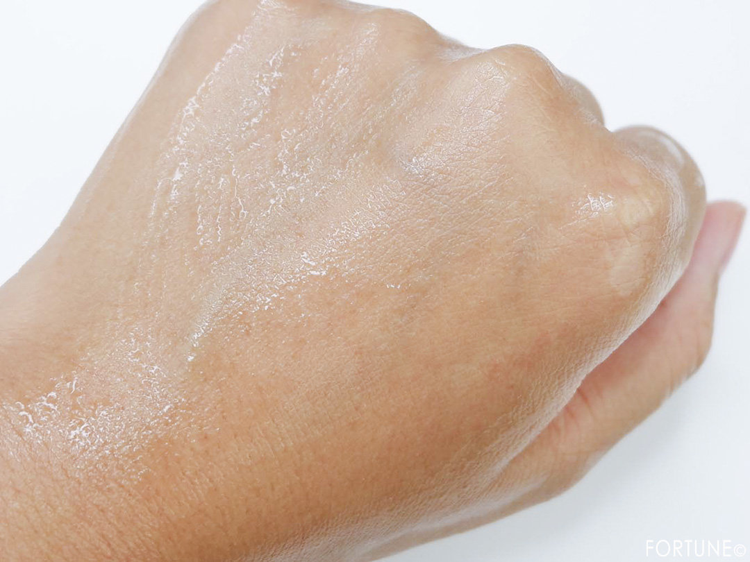 画像：ベネフィーク×ハローキティ×M / mika.ninagawa(蜷川実花)コラボ「ドゥース エマルジョン Ⅰ・Ⅱ セット KN」乳液