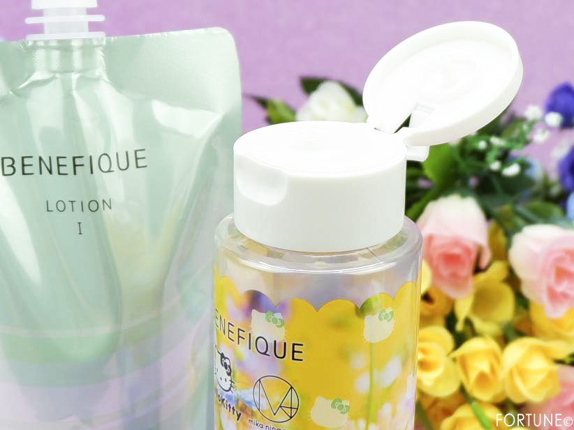 画像：ベネフィーク×ハローキティ×M / mika.ninagawa(蜷川実花)コラボ「ドゥース ローション Ⅰ・Ⅱ セット KN」化粧水