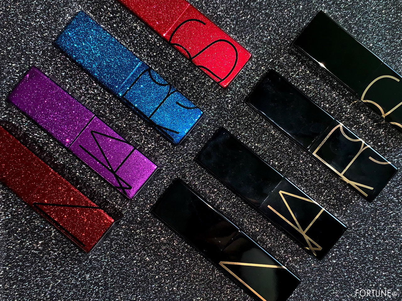 画像：NARS ナーズ 2019クリスマスコフレ 新作コスメ - ディスコダストリップスティック／オーデイシャスリップスティック