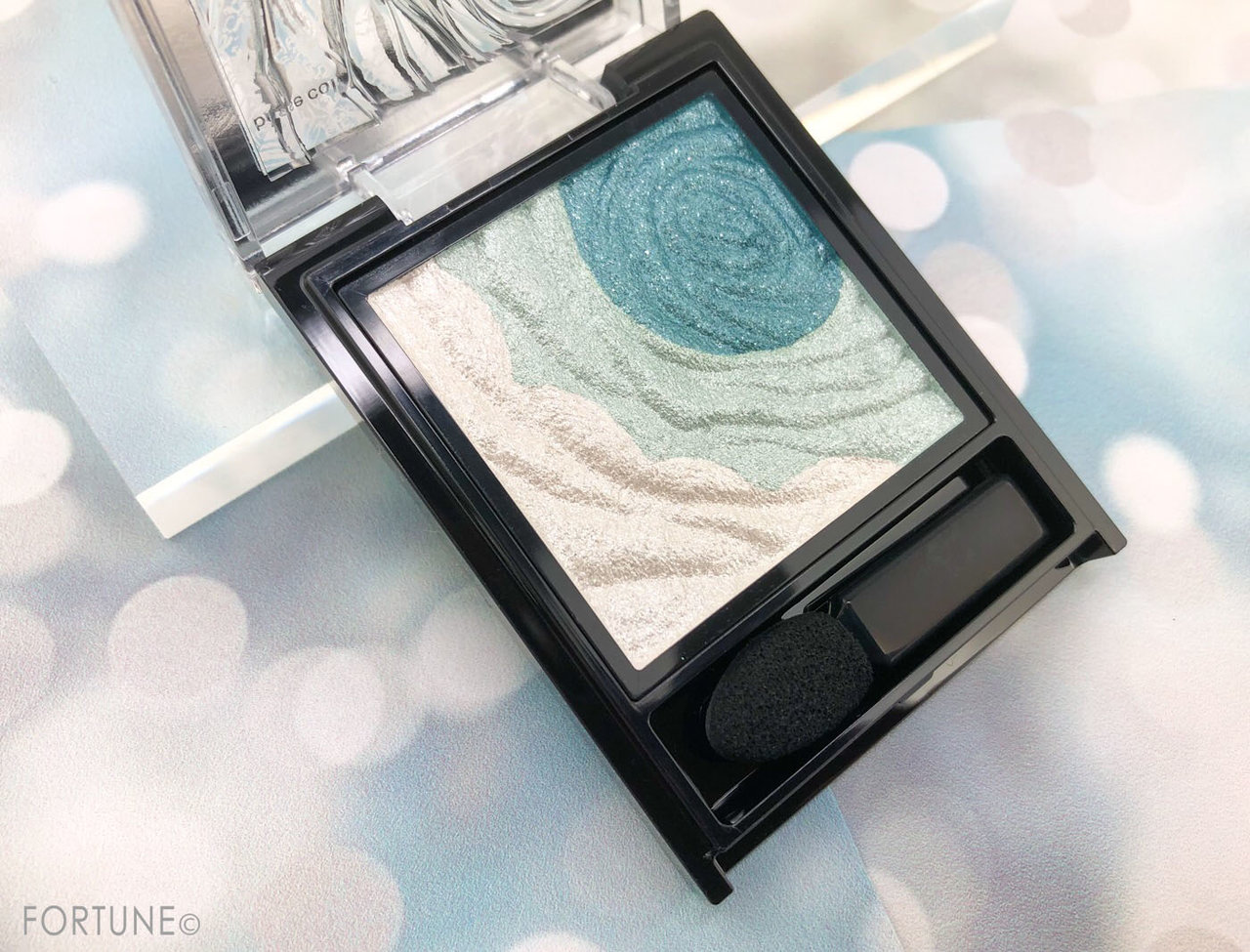 画像：KATE（ケイト）「アイシーローズシャドウ」BU‐1