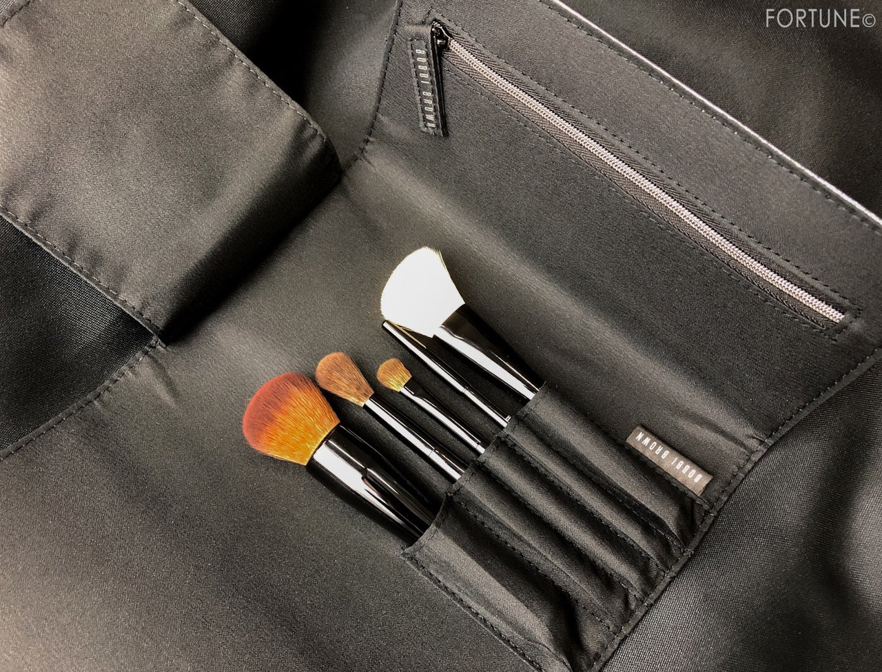 コスメカレンダー：ボビイ ブラウン「リュクス イルミネイティング パウダー」「エッセンシャルズ トラベル ブラシ セット」