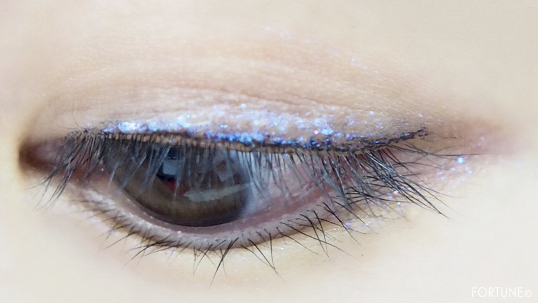 画像：CHICCA(キッカ)2019冬新作コスメ「キッカ　スパークリングポットライナー」使用感