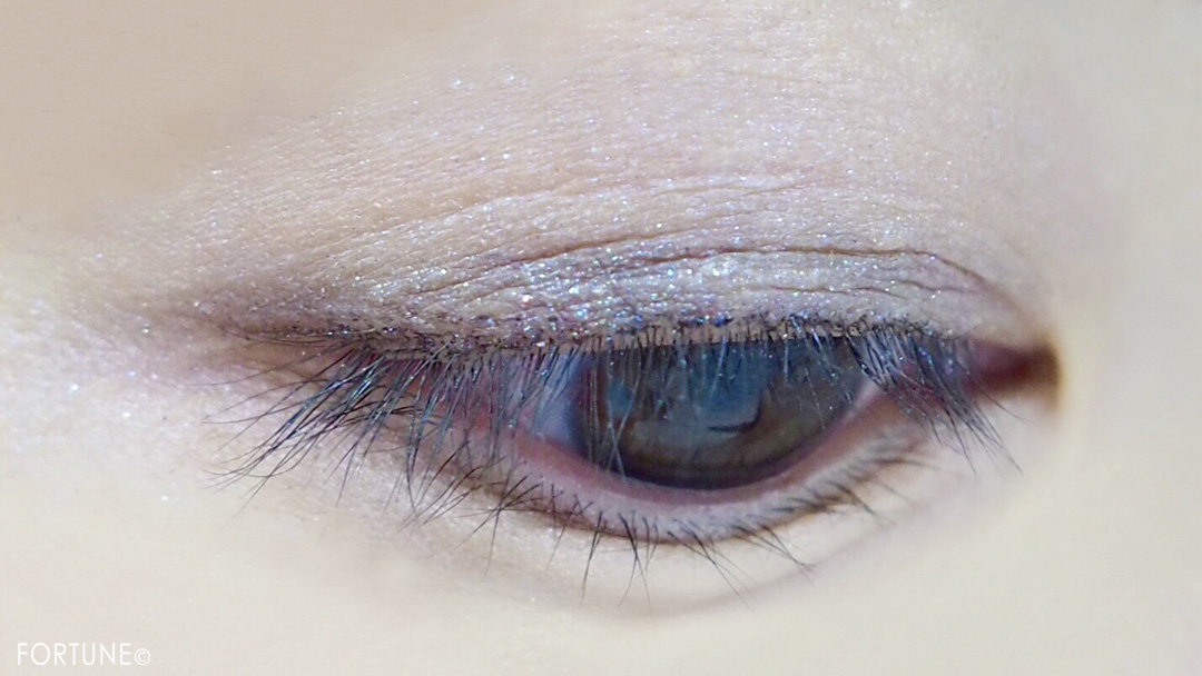 画像：CHICCA(キッカ)2019冬新作コスメ「キッカ　フローレスグロウ リッドテクスチャー アイシャドウ」使用感