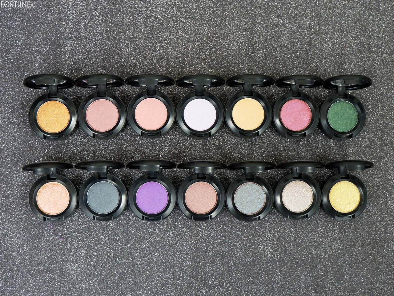 画像：M·A·C（マック）「スモール アイシャドウ」新色　フロスト全14色