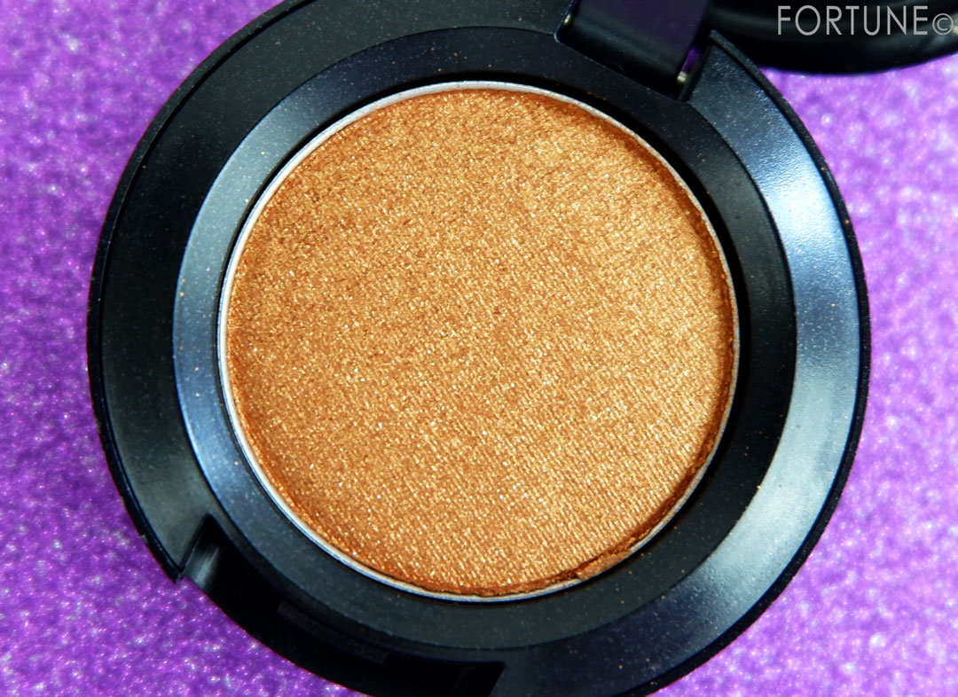 画像：M·A·C（マック）　スモール アイシャドウ　新色　フロスト