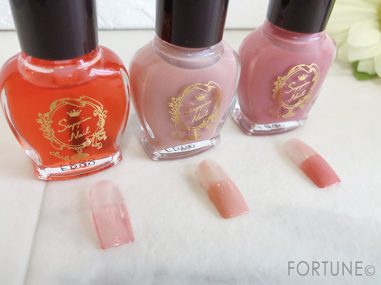 「クラブ すっぴんケアネイル」スウォッチ