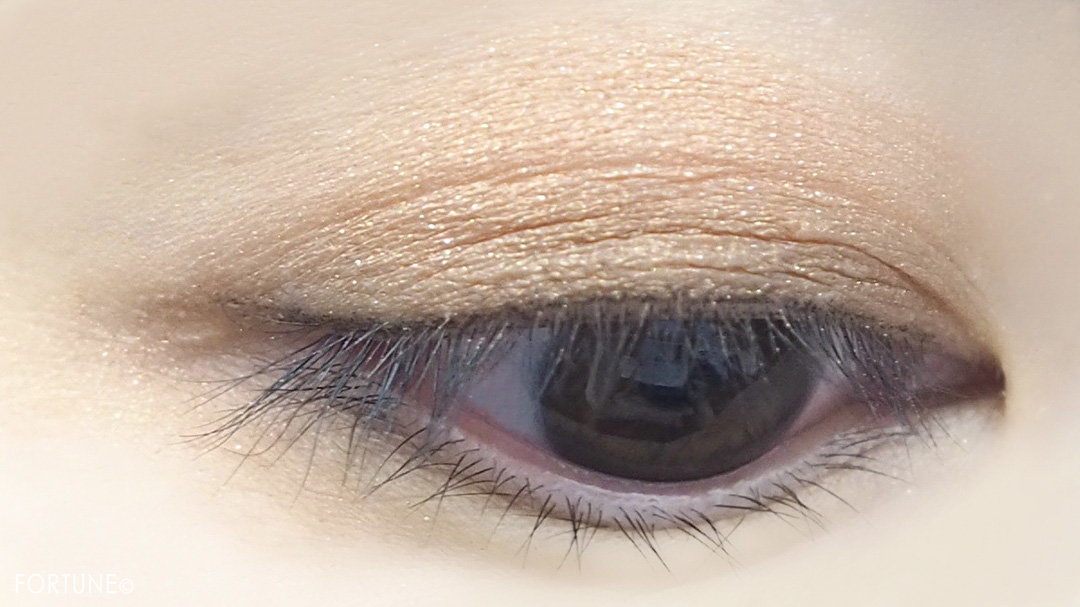 キスミー フェルム 2019新作コスメ「華やかに彩る アイカラー」01使用感