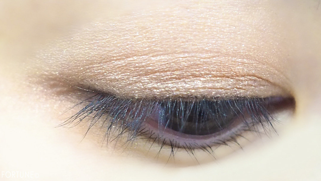 キスミー フェルム 2019新作コスメ「華やかに彩る アイカラー」03使用感