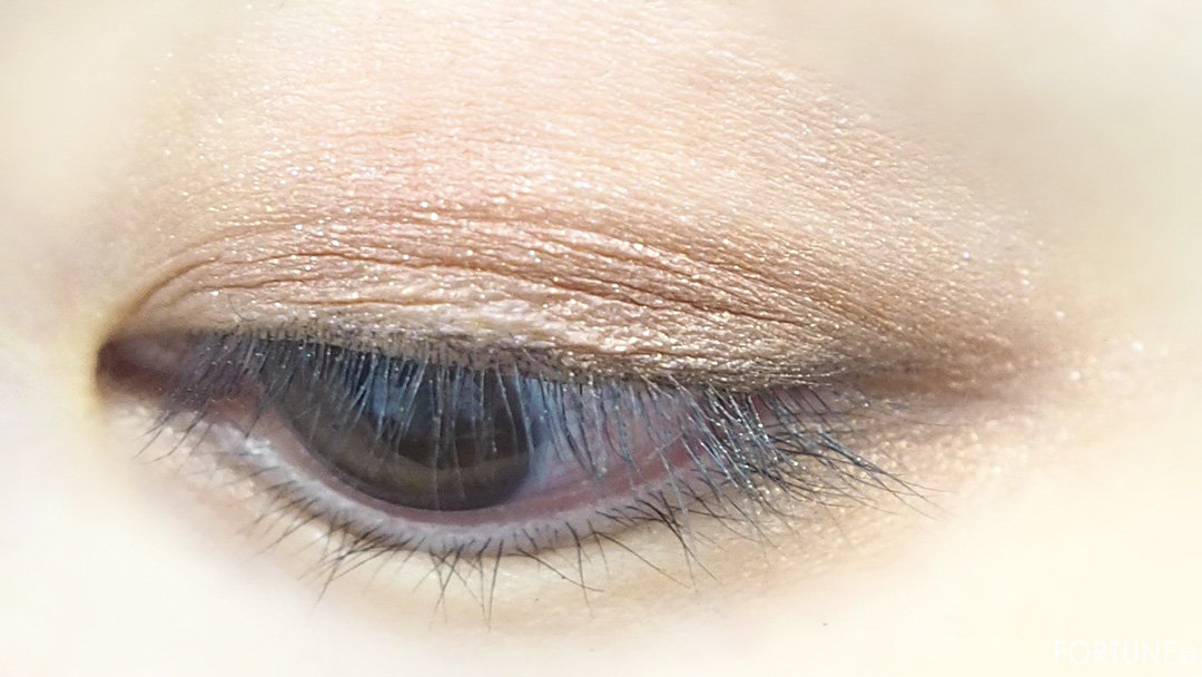 キスミー フェルム 2019新作コスメ「華やかに彩る アイカラー」04使用感