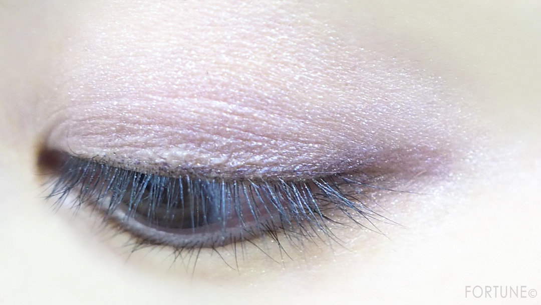 キスミー フェルム 2019新作コスメ「華やかに彩る アイカラー」08使用感