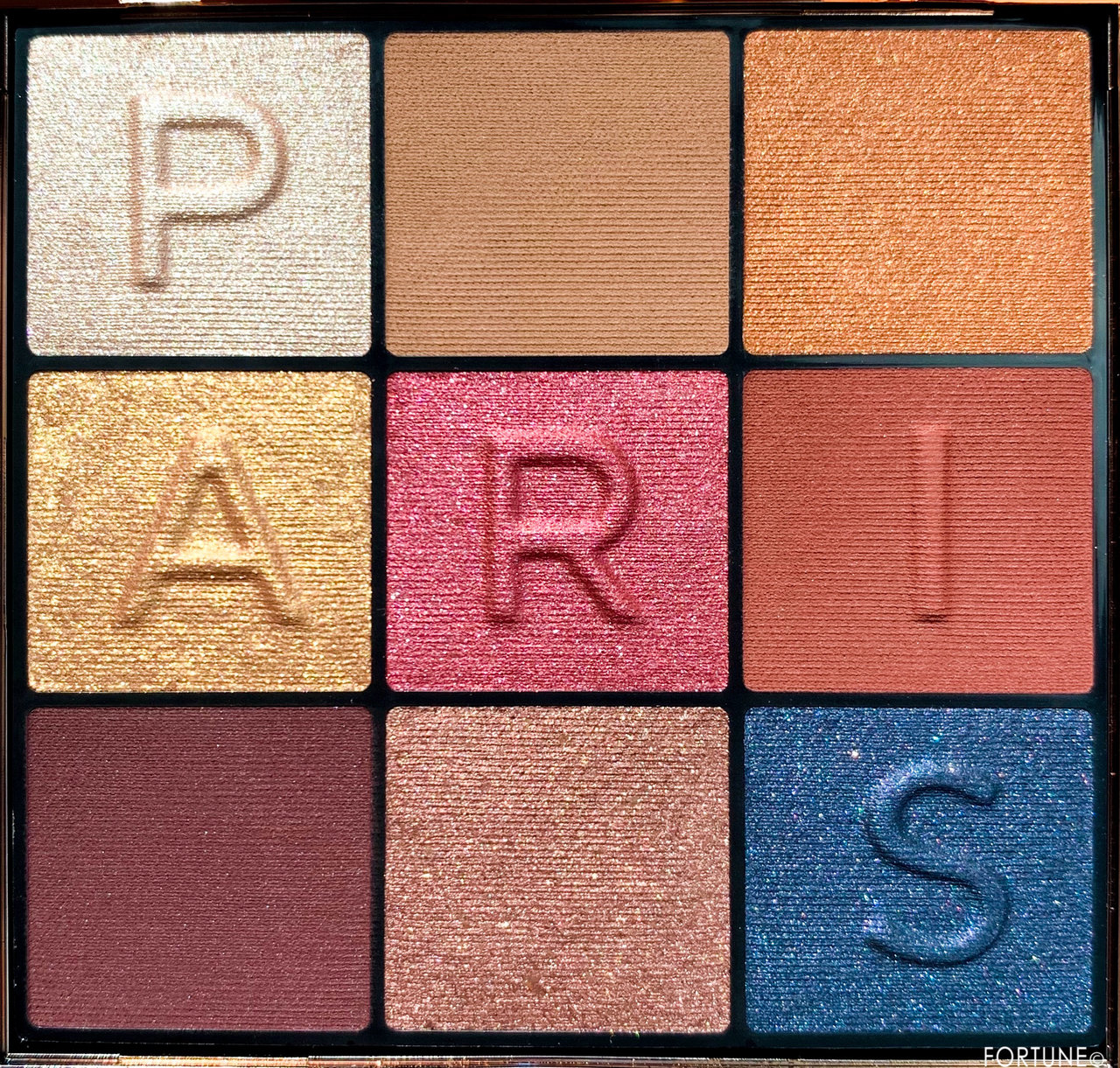 画像：ロレアル パリ 2019クリスマスコフレ ホリデーアイパレット