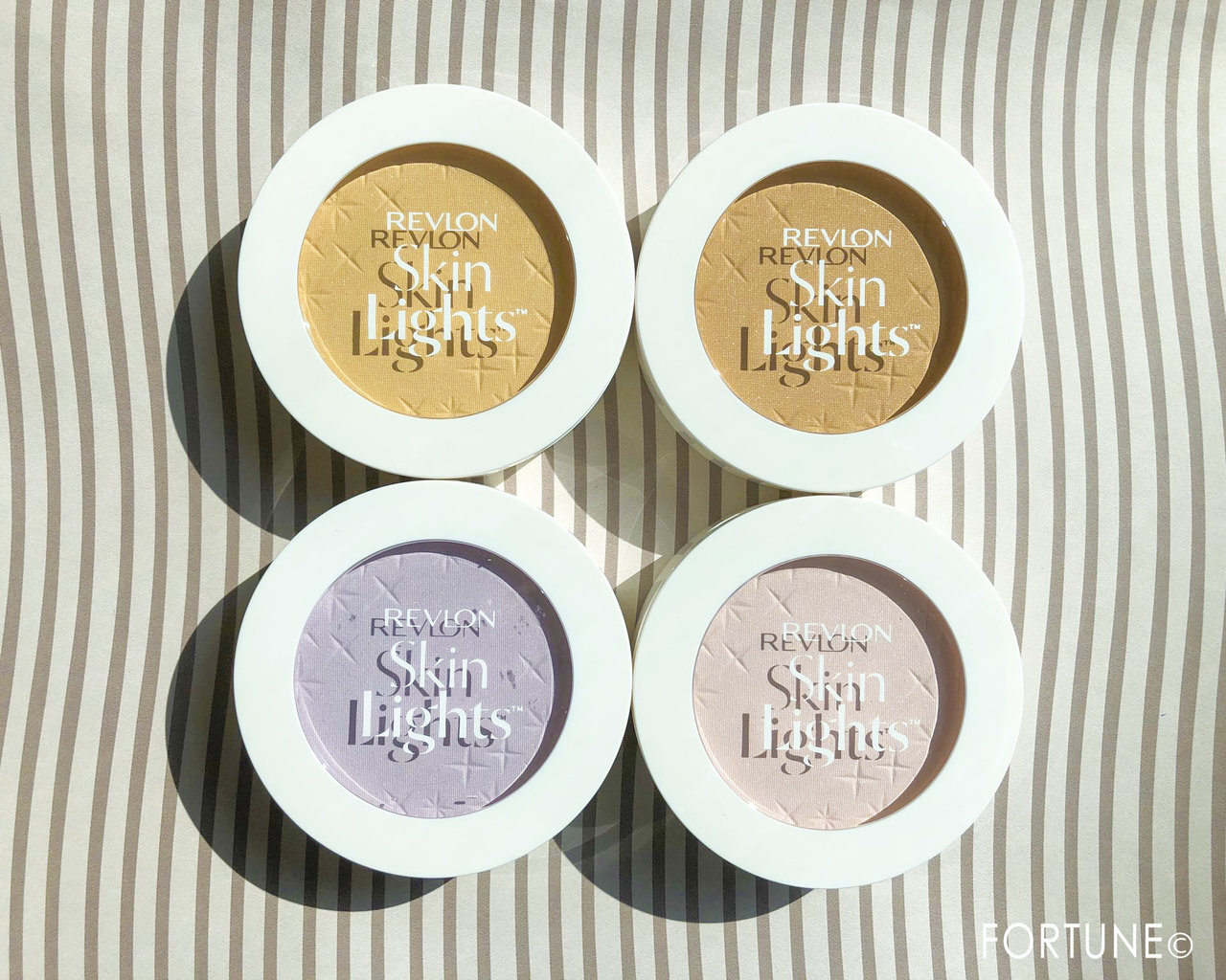 画像：「レブロン スキンライト プレスト パウダー N」2019リニューアル