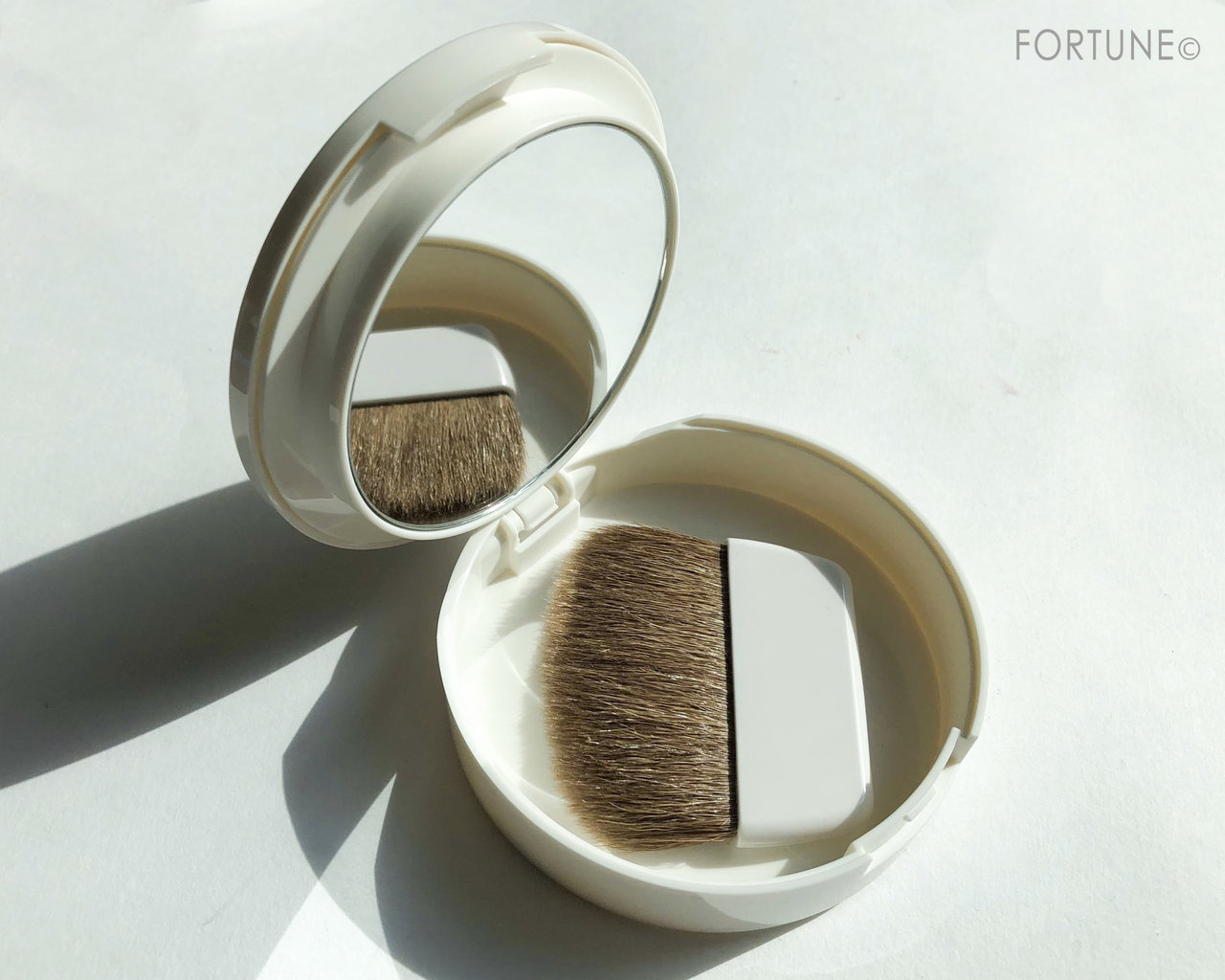 画像：「レブロン スキンライト プレスト パウダー N」2019リニューアル