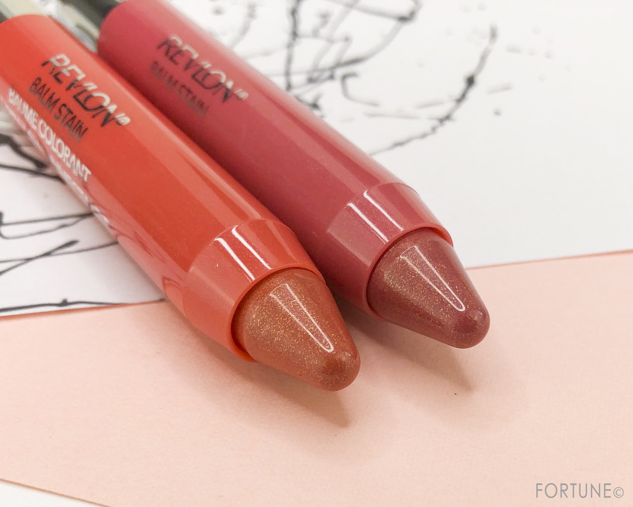 画像：レブロン「バーム ステイン」095 コーラル クリスタル／100 ルビー クオーツ