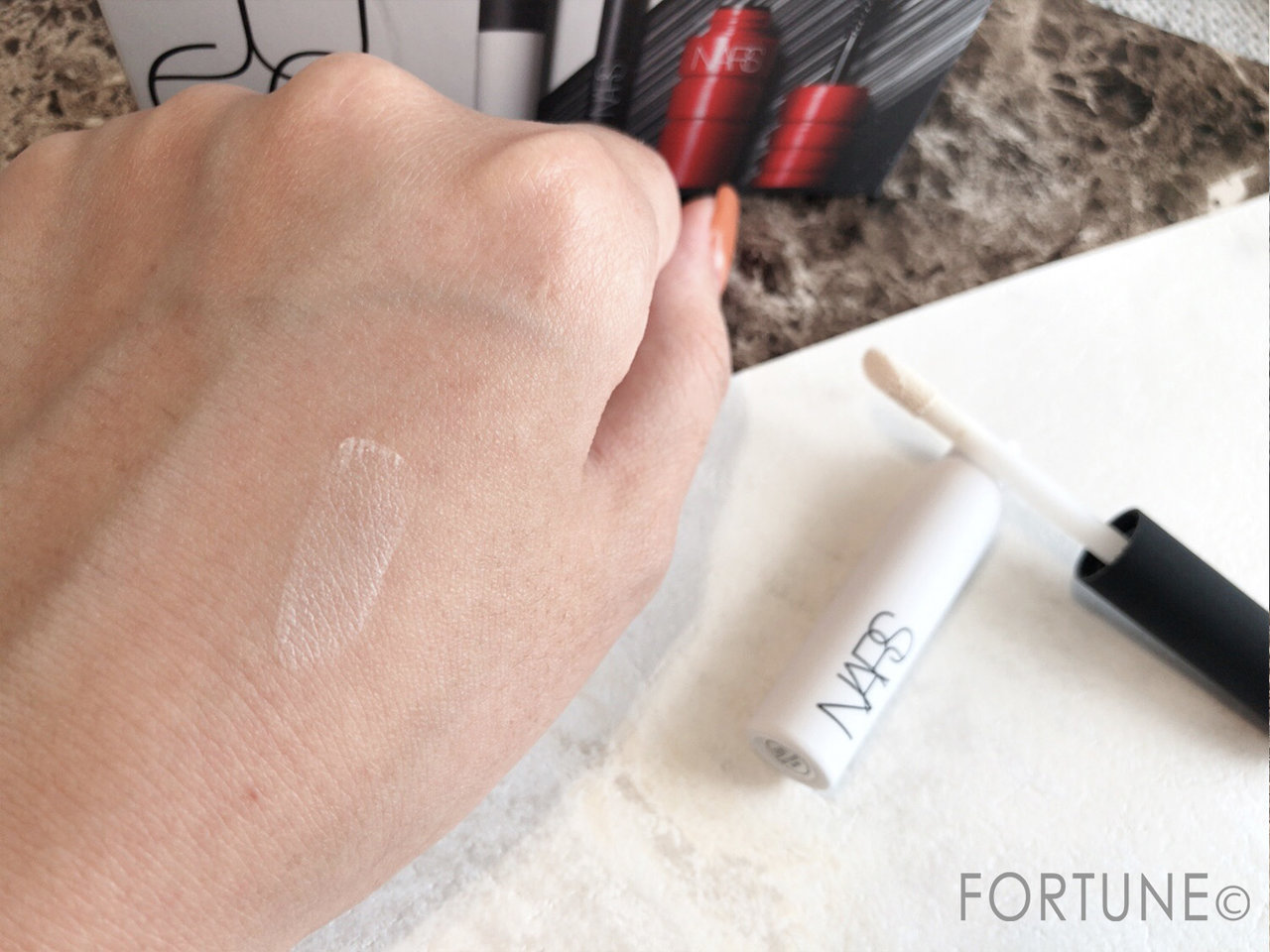 NARS スマッジプルーフ アイシャドーベース テクスチャー