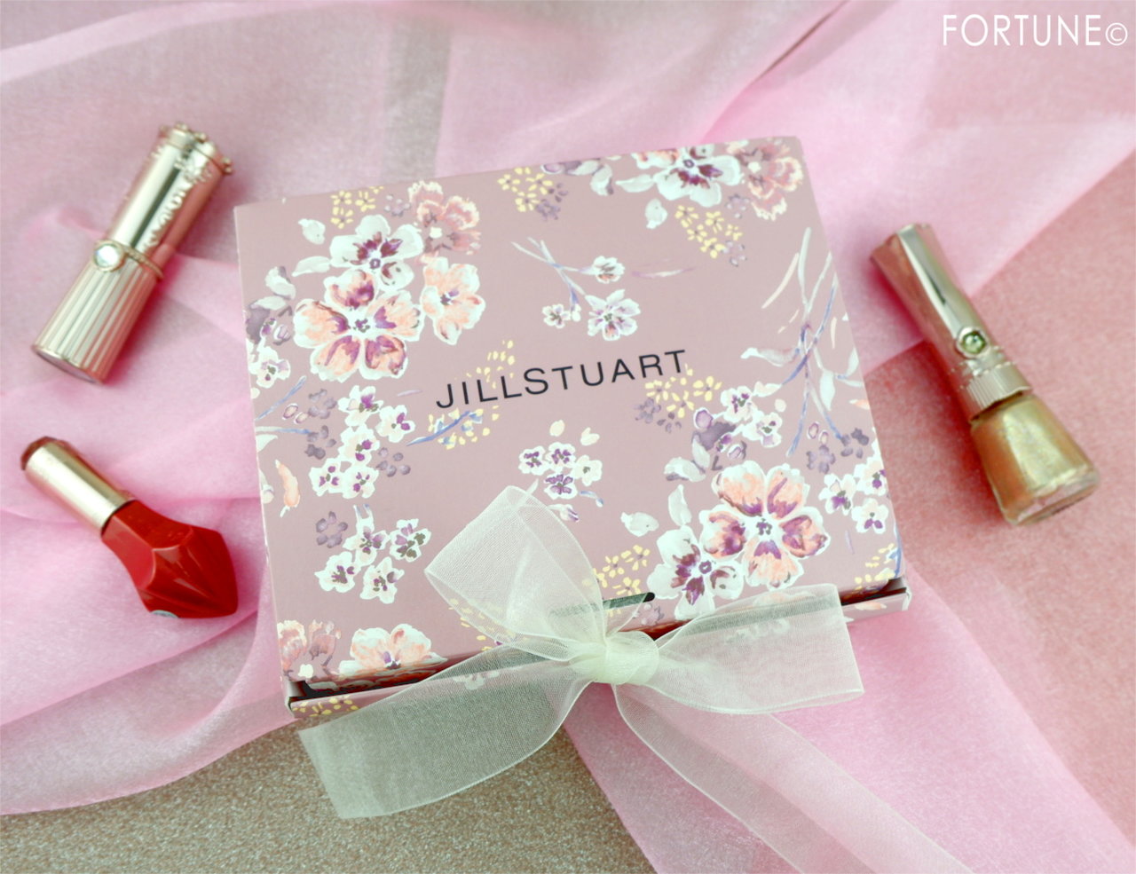 ジルスチュアート2019クリスマスコフレ「ロイヤル＆アーバンプリンセス コレクション」プレゼントボックス（ロイヤル＆アーバン プリンセス）M