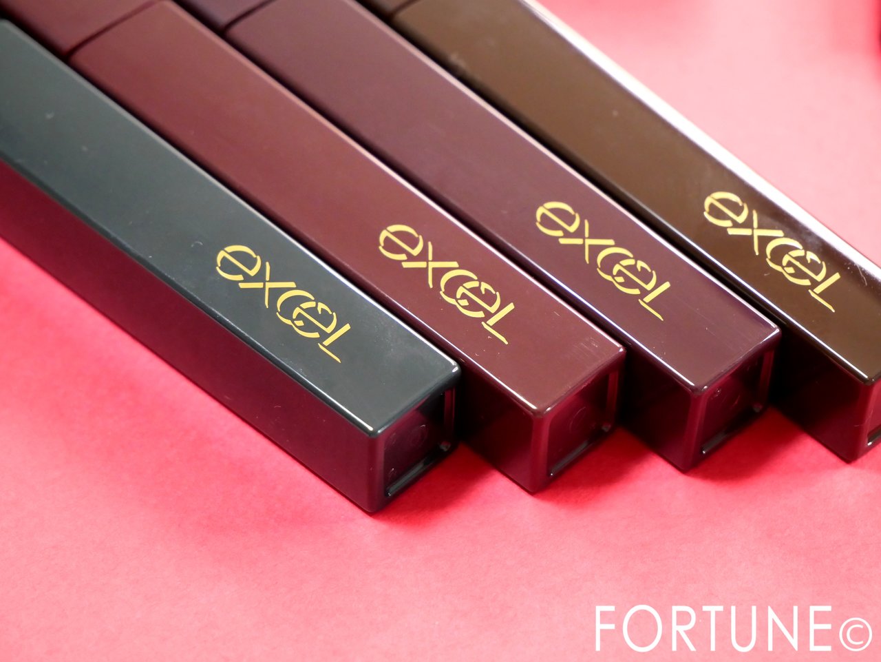 エクセル excel 2019秋新作　ロング&カラードラッシュ　カラーマスカラ　ロングマスカラ　ダークウォルナット　クランベリー　プルーン　グリーンオーシャン