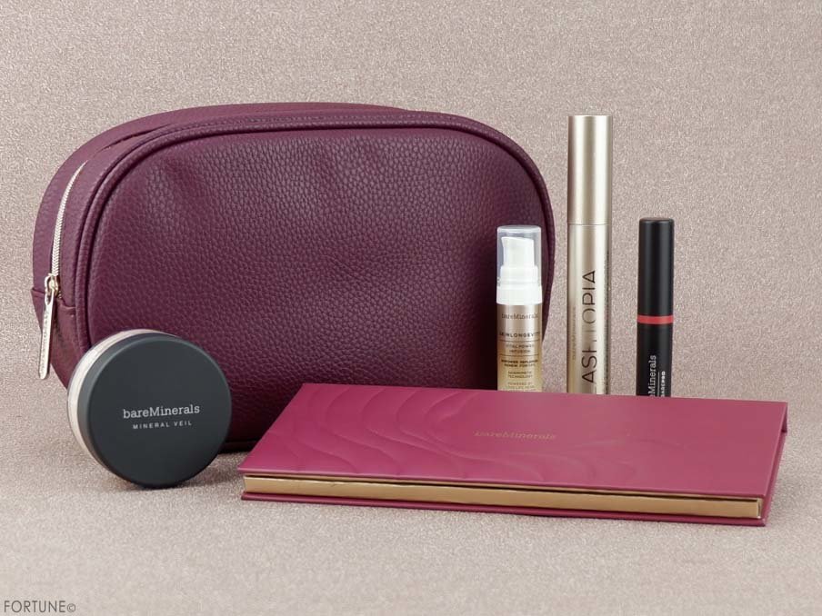 画像：ベアミネラル「プレミアム メイクアップ ホリデー キット 2019」
