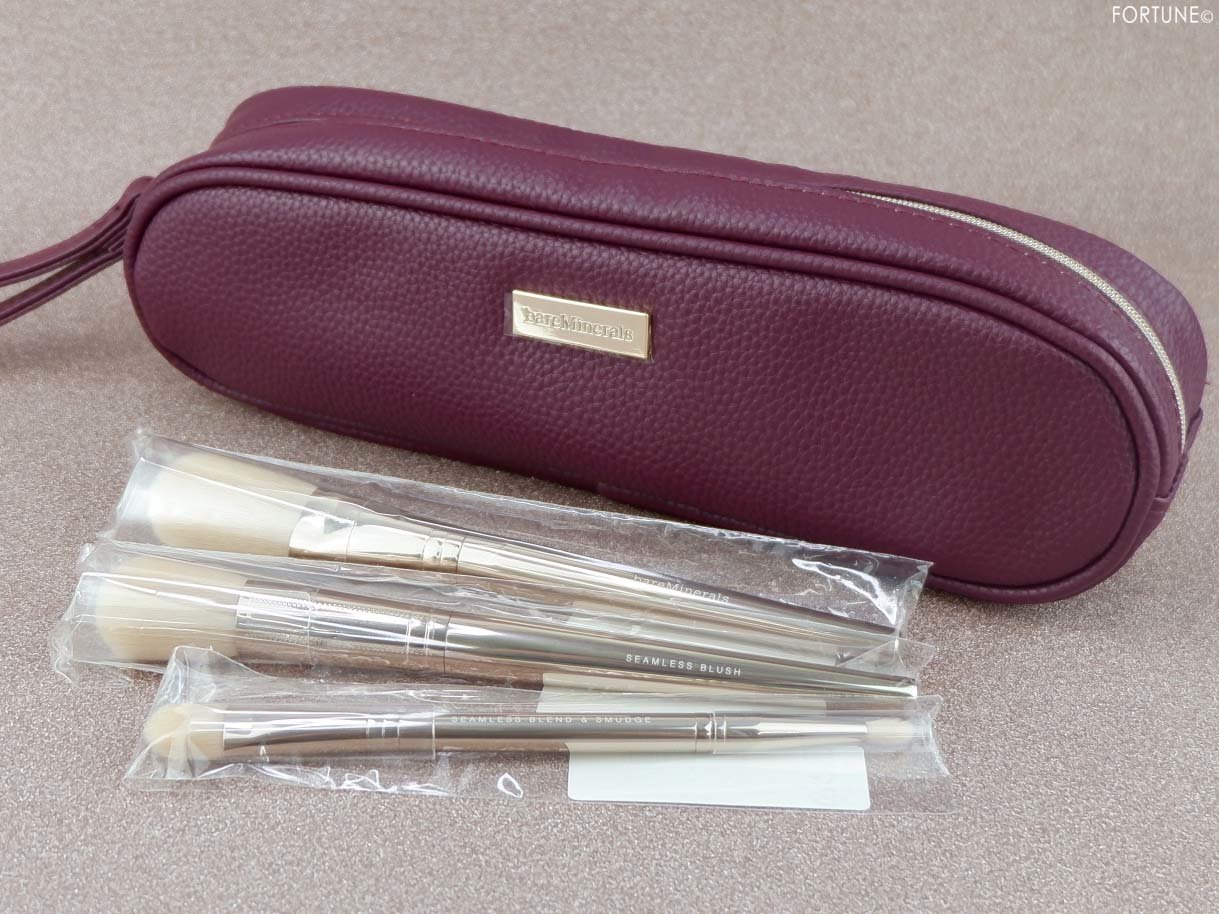 画像：ベアミネラル 「ブラッシュ トゥー ラブ ホリデー キット 2019」