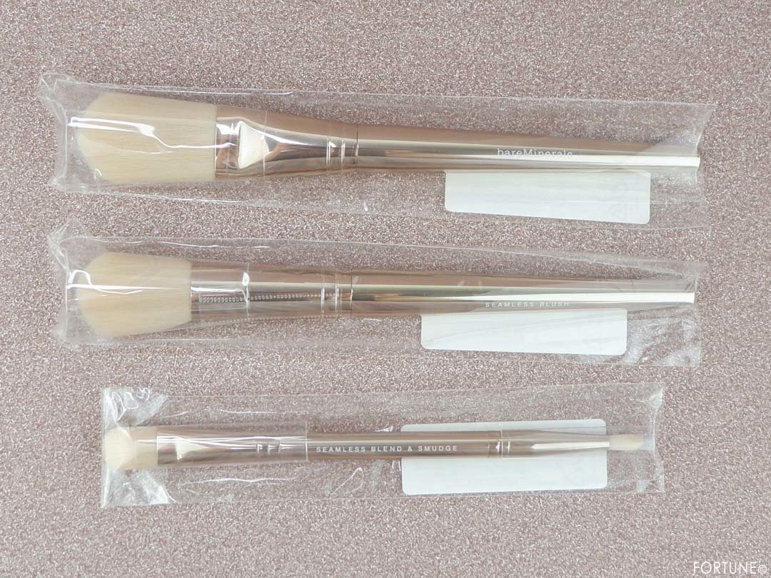 画像：ベアミネラル 「ブラッシュ トゥー ラブ ホリデー キット 2019」