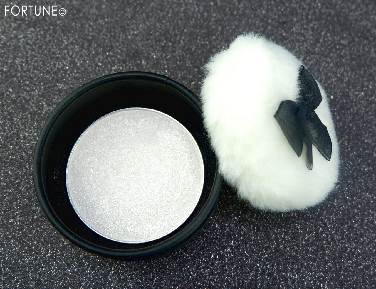 ジルスチュアート＜My black dress＞2019クリスマスコフレ「ブラックチュール コレクション」シマリング パフュームド フェイス＆ボディパウダー