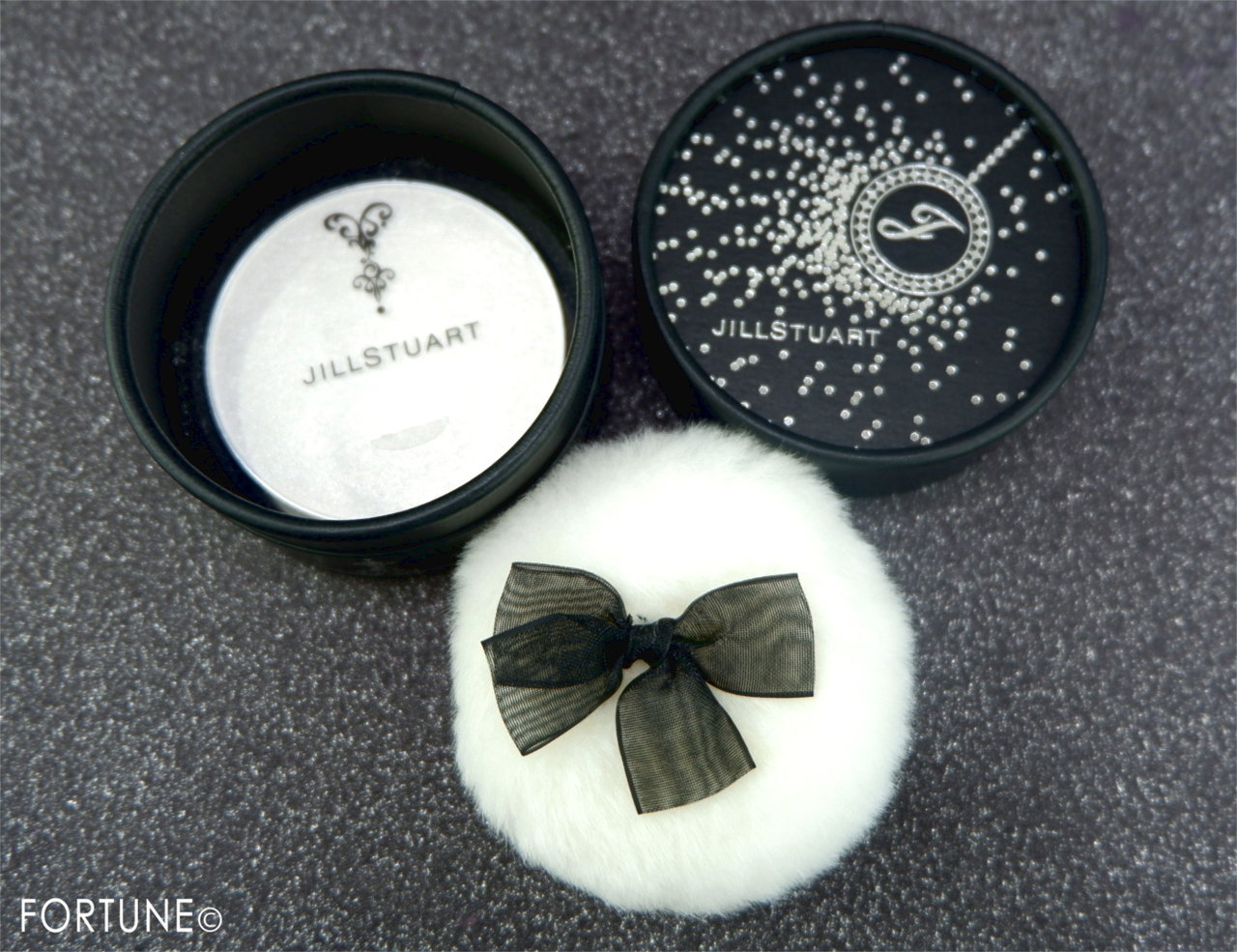 ジルスチュアート＜My black dress＞2019クリスマスコフレ「ブラックチュール コレクション」シマリング パフュームド フェイス＆ボディパウダー