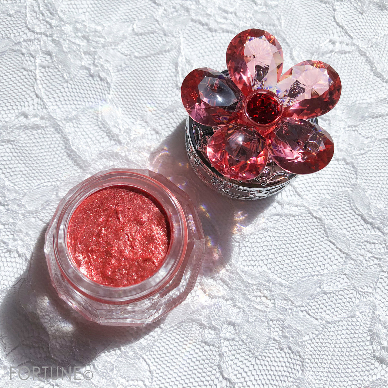 画像：ジルスチュアート「クリスタルブルーム ジェリービジュー」12月(05 Promised Love)