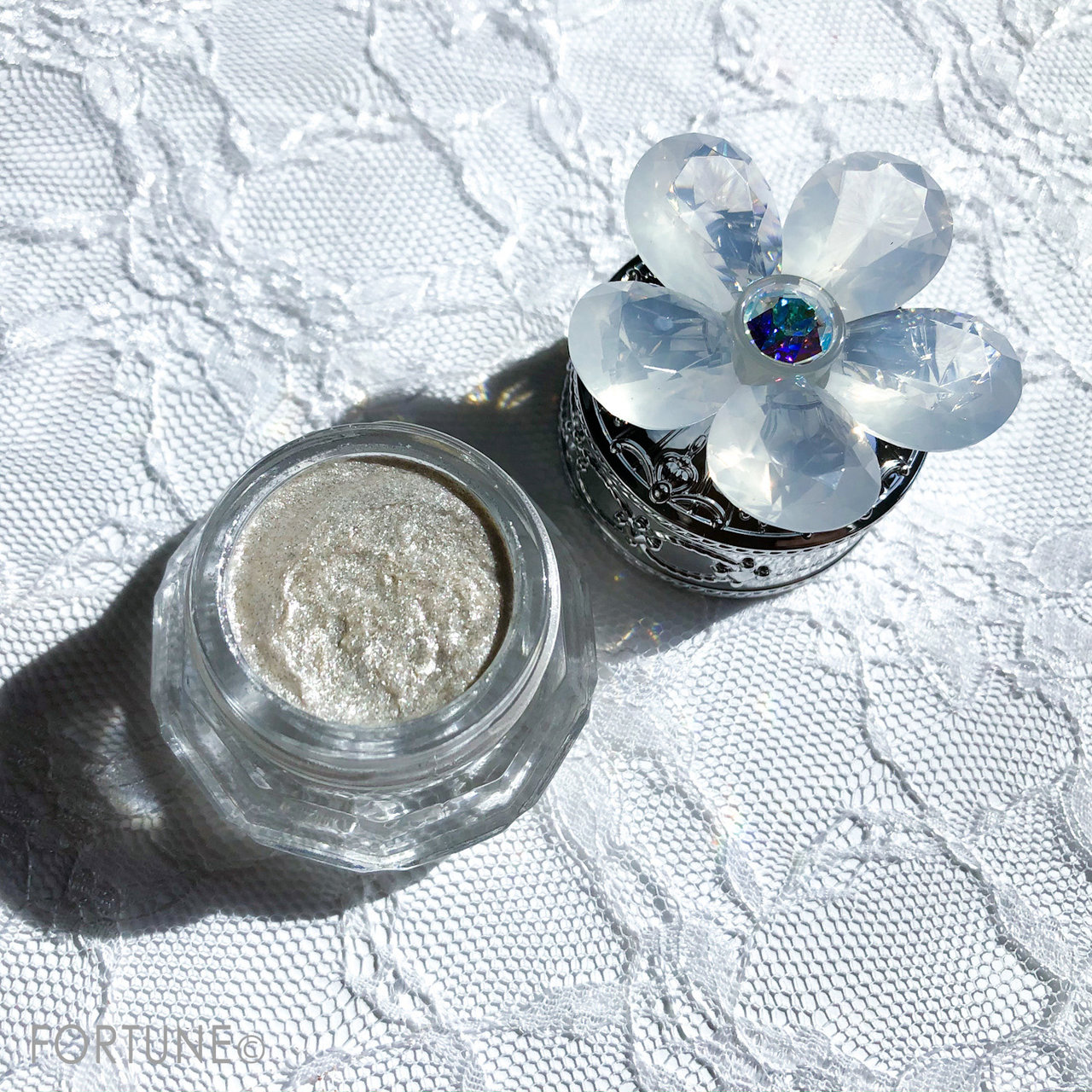 画像：ジルスチュアート「クリスタルブルーム ジェリービジュー」10月(03 Snow)