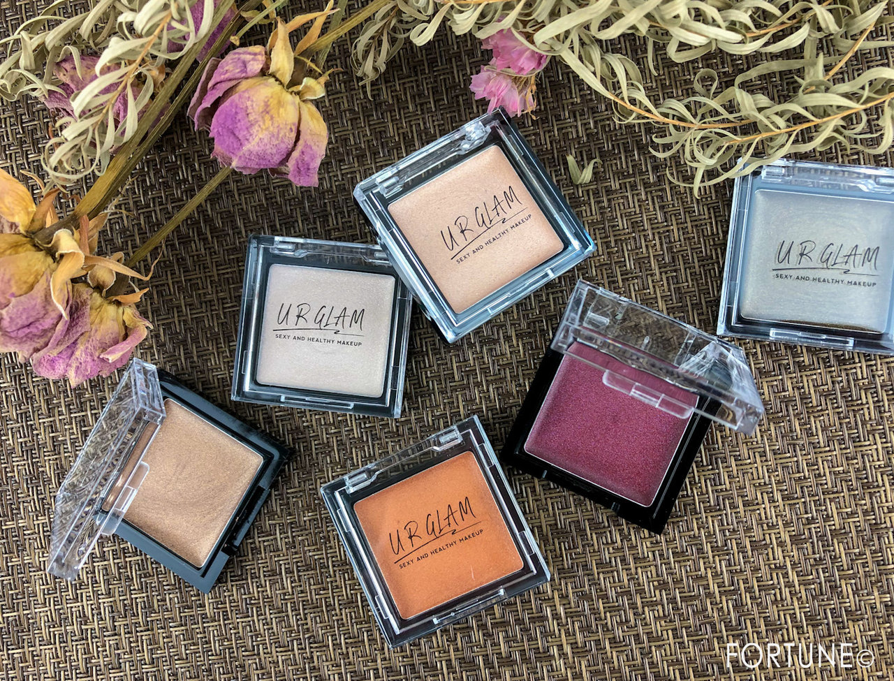 画像：ダイソー 　100均コスメ　ユーアーグラム(U R GLAM)「エアリーアイカラー」